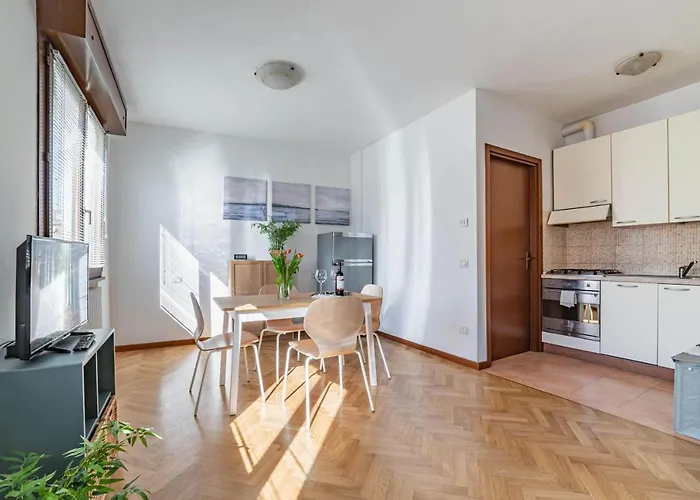 Guesthost - Parco Ducale Duplex With Parking Parma