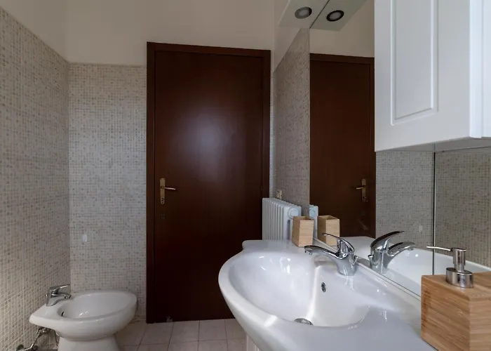 Guesthost - Parco Ducale Duplex With Parking Apartment